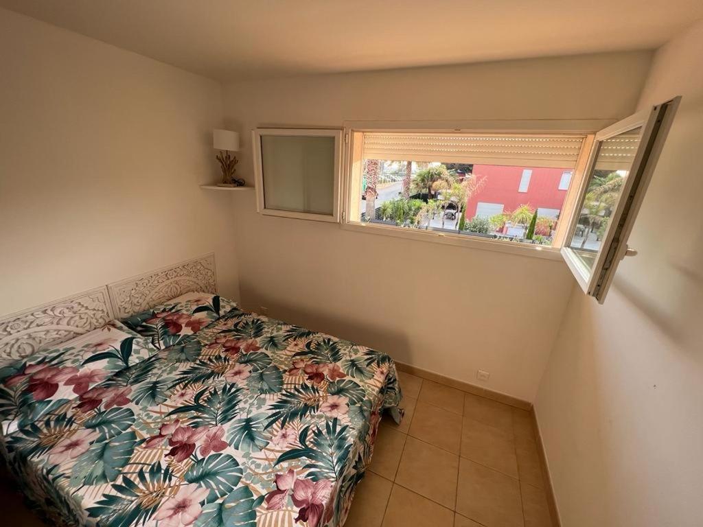 Plein Sud, Bel Appartement 20 Metres De La Plage La Capte Hyeres Bagian luar foto