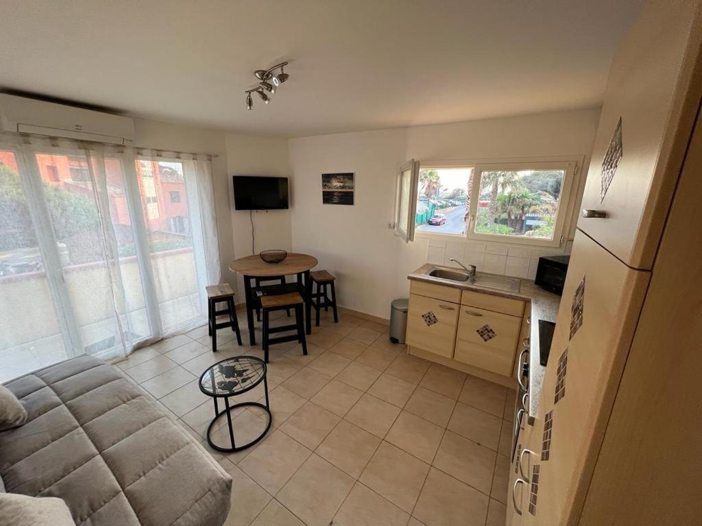 Plein Sud, Bel Appartement 20 Metres De La Plage La Capte Hyeres Bagian luar foto