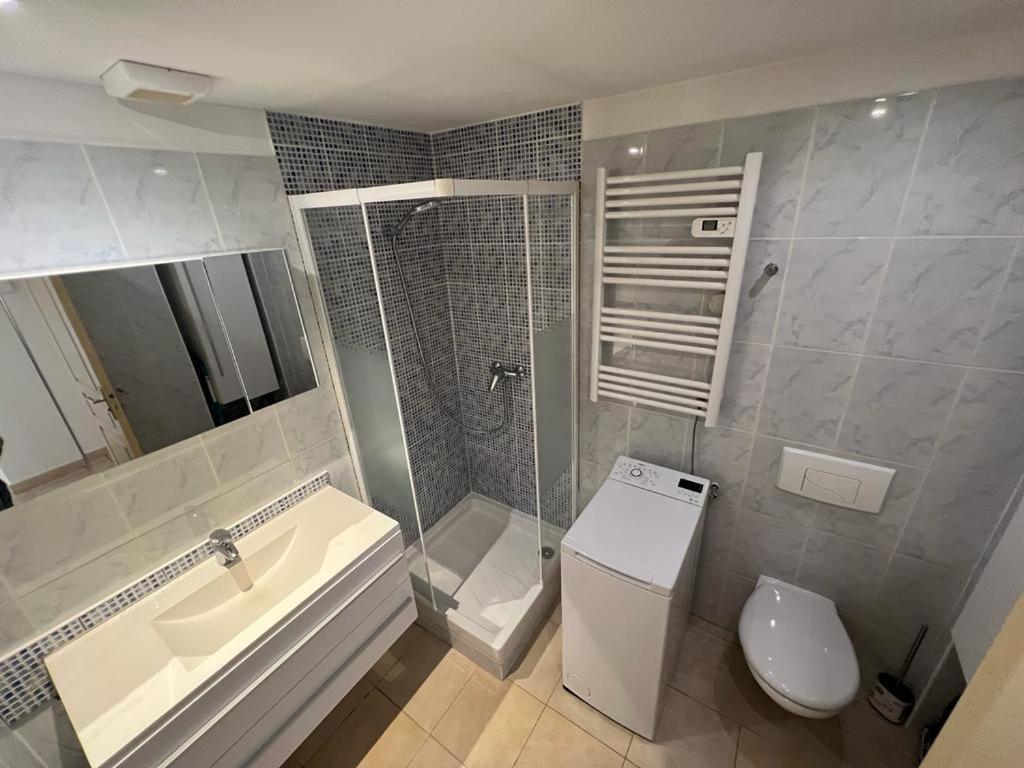 Plein Sud, Bel Appartement 20 Metres De La Plage La Capte Hyeres Bagian luar foto