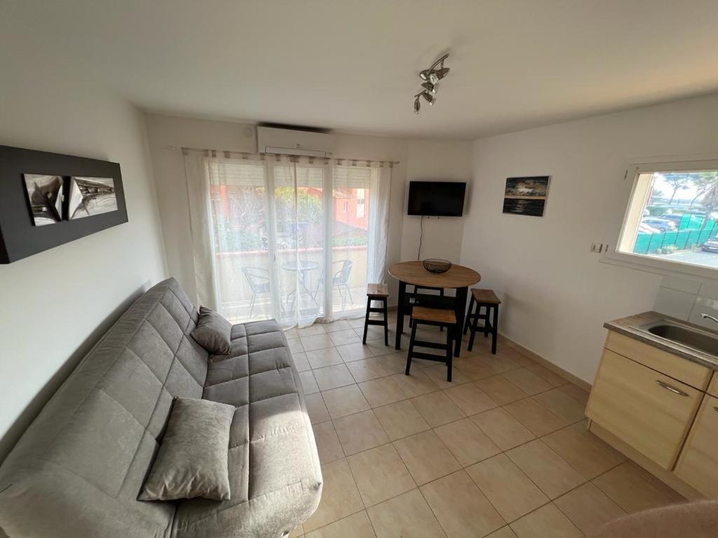 Plein Sud, Bel Appartement 20 Metres De La Plage La Capte Hyeres Bagian luar foto