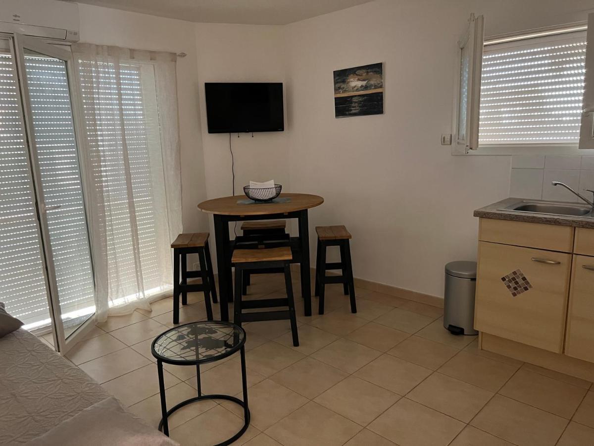 Plein Sud, Bel Appartement 20 Metres De La Plage La Capte Hyeres Bagian luar foto