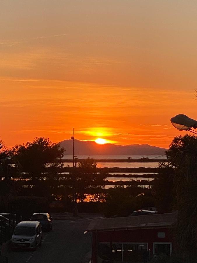 Plein Sud, Bel Appartement 20 Metres De La Plage La Capte Hyeres Bagian luar foto
